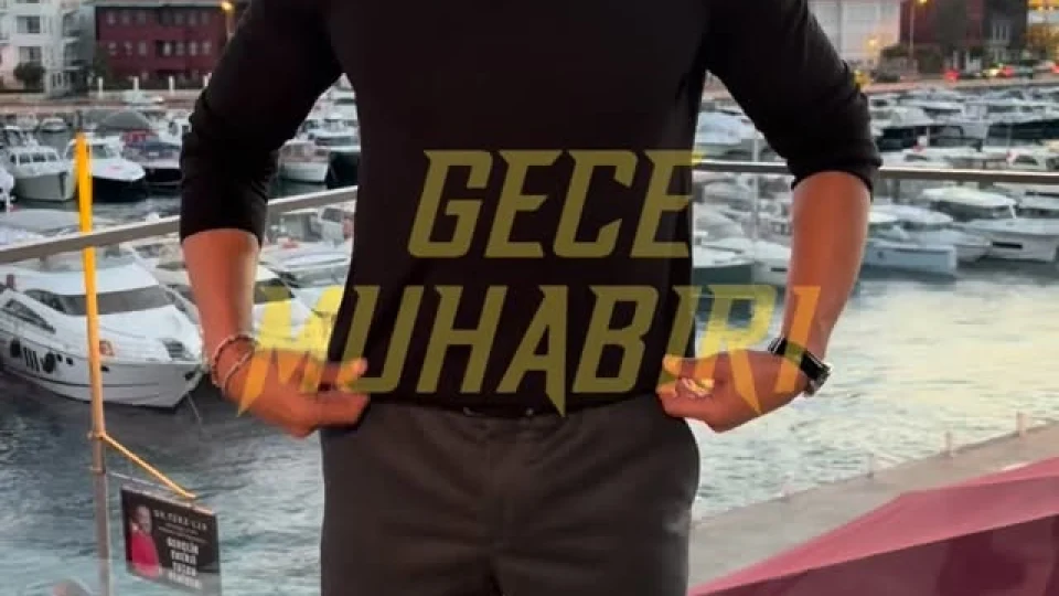 Cenk Torun bu akşam katıldığı bir davette basın mensuplarına poz verdi