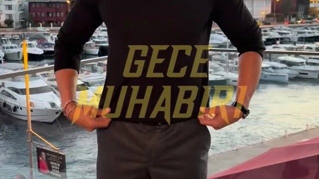 Cenk Torun bu akşam katıldığı bir davette basın mensuplarına poz verdi