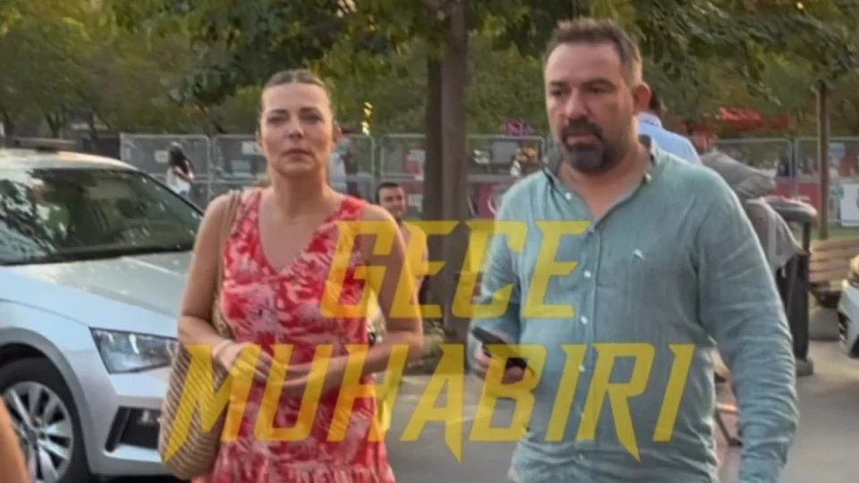 Türkiye - İtalya final maçında Filenin Sultanları’nı yalnız bırakmayan Burcu Kara ve Fırat Parlak çifti, maç heyecanını salon dışında Gece Muhabiri Samet Aday’la yaşayarak sultanla