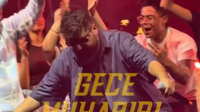 Rapçi Eypio bu akşamki Esenyurt sahnesinde genç hayranlarıyla dokuz sekizlik bir performansa imza attı