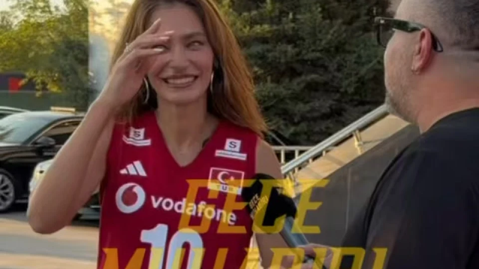 Filenin Sultanlarının Letonya’yı 3-0 mağlup ettiği müsabaka öncesinde Gece Muhabiri Samet Aday’a konuşan Saadet Işıl Aksoy, “Kızlarımızla gurur duyuyoruz.” dedi.🇹🇷🇹🇷