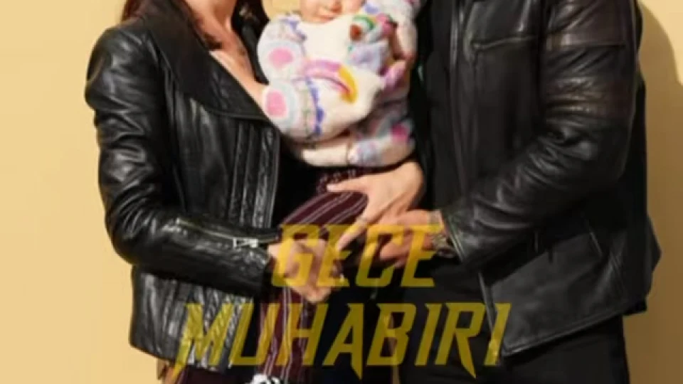 Ünlü oyuncu çift Yıldız Çağrı Atiksoy ve Berk Oktay, kızları Mira Milena ile birlikte Rami Kütüphanesi’nde düzenlenen AileFest’i ziyaret etti