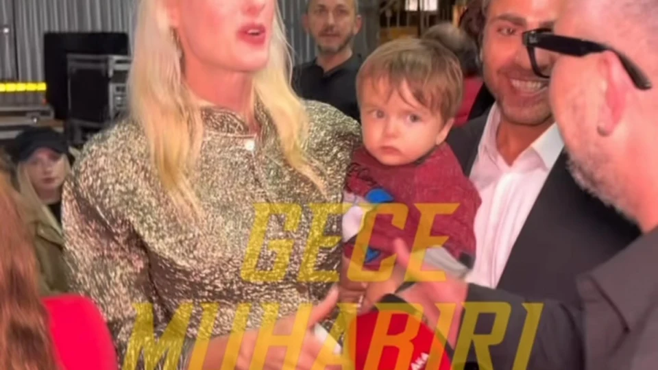 Wilma Elles, eşi Mehmet Şah Çelik ve çocuklarıyla birlikte katıldığı etkinlikte Gece Muhabiri Samet Aday’ın sorularını yanıtladı.Dördüncü çocuğu Leon Mirza’yı geçtiğimiz yıllarda k