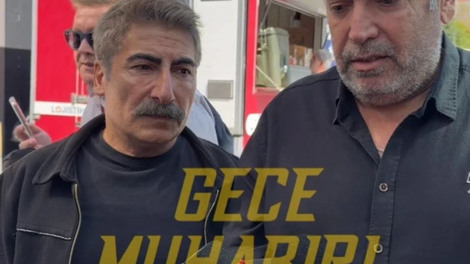 Serhat Mustafa Kılıç’ın Harbiye Muhsin Ertuğrul Sahnesi’nde düzenlenen anma törenine, Seksenler dizisindeki rol arkadaşları Faruk Sofuoğlu ve Hacı Ali Konuk da katıldı