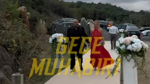Yakın arkadaşları Celal Can Algül ve Yağmur Gedik’in nikah törenlerine sevgilisi Talya Didem Belen ile katılan Somer Sivrioğlu, sevgilisinin kırmızı kıyafetine siyah takımı ile eşl