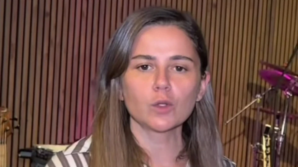 Merve Özbey, geçtiğimiz günlerde katıldığı bir programda detone olduğu anlarla gündeme gelmesinin ardından Gece Muhabiri Samet Aday’ın sorularını yanıtladı