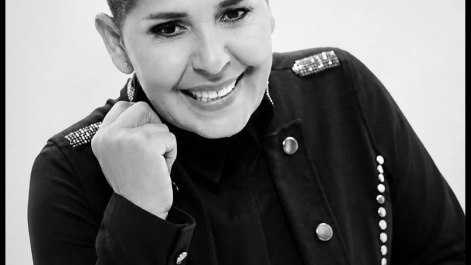 Kanserle mücadele eden şarkıcı Cansever, 59 yaşında hayatını kaybetti