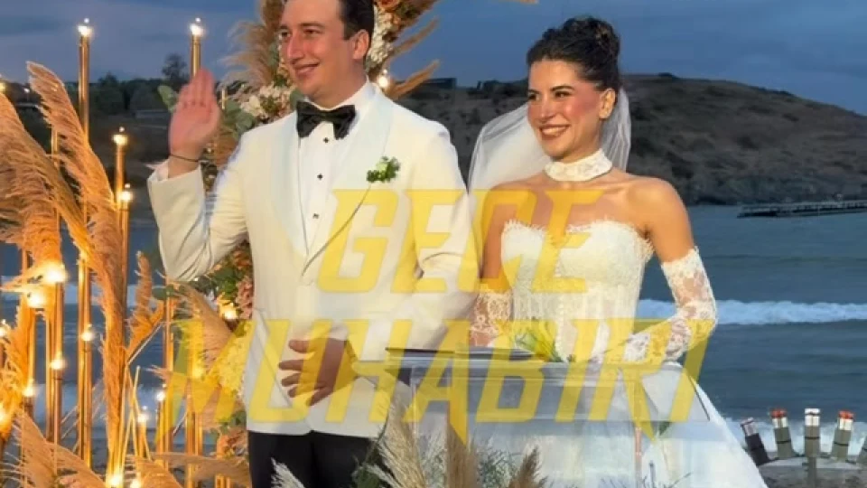 Celal Can Algül ve Yağmur Gedik’in düğününe katılan Alina Boz, Umut Evirgen, Somer Sivrioğlu, Talya Didem Belen, Sera Kutlubey basın mensuplarına poz verdi