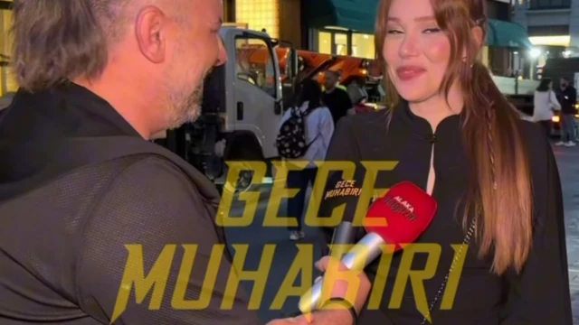 “Seni Tanıyorum” dizisinin bu akşam gerçekleştirilen özel organizasyonundan önce Gece Muhabiri Samet Aday’ın sorularını yanıtlayan Elçin Sangu, Samet Aday’ın doğum gününü kutlarken