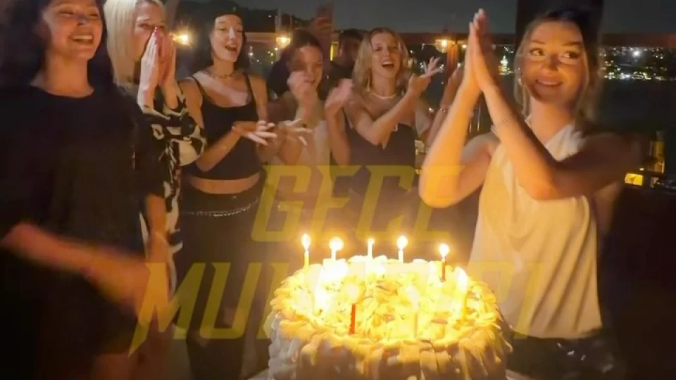 Manifest grubunun sevilen üyesi Sueda Uluca, Manifest üyeleri, yakın arkadaşları ve ailesinin katıldığı doğum gününde, yeni yaş dileği olarak Coachella müzik festivalini diledi