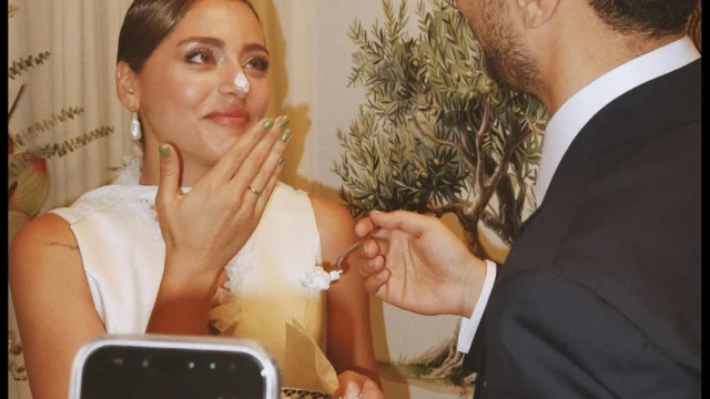 Evlilik yolunda ilk adımı attılar… Oyuncu Sıla Türkoğlu, sevgilisi Ata Ayyıldız ile aile arasında yapılan törenle nişanlandı