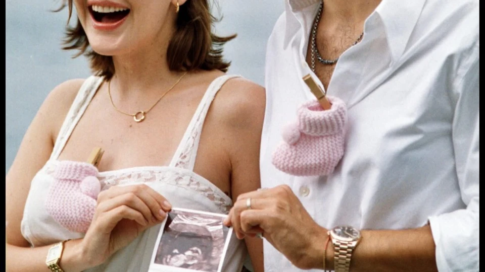 Bebeklerini kucaklarına almak için gün sayan Alina Boz - Umut Evirgen çifti, mutluluklarının nişanesi bebeklerinin ultrasondan çekilmiş fotoğraflarını paylaştılar