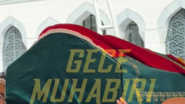 Yeşilçam’ın “Altın Çocuğu” lakaplı Göksel Arsoy, Barbaros Hayrettin Paşa Camii’nde kılınan cenaze namazının ardından Zincirlikuyu Mezarlığı’na götürülmek üzere son yolculuğuna uğur