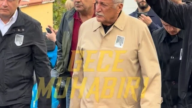 Eski İçişleri Bakanı Mehmet Ağar, bugün son yolculuğuna uğurlanan Deniz Öztarhan’ın cenaze törenine katıldı