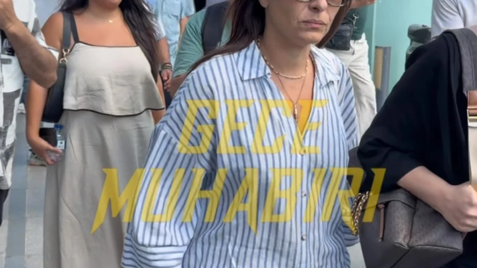 Serhat Mustafa Kılıç’ı son yolculuğuna uğurlamak için Harbiye Muhsin Ertuğrul Sahnesine gelen Ayça Bingöl, duygularını dile getirmekte zorlandı