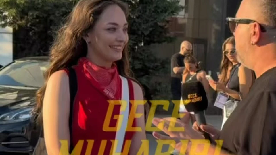 Filenin Sultanlarının Letonya’yı 3-0 mağlup ettiği müsabaka öncesinde Gece Muhabiri Samet Aday’a konuşan Zeynep Tuğçe Bayat, “Sultanlara hep destek tam destek” dedi.🇹🇷🇹🇷