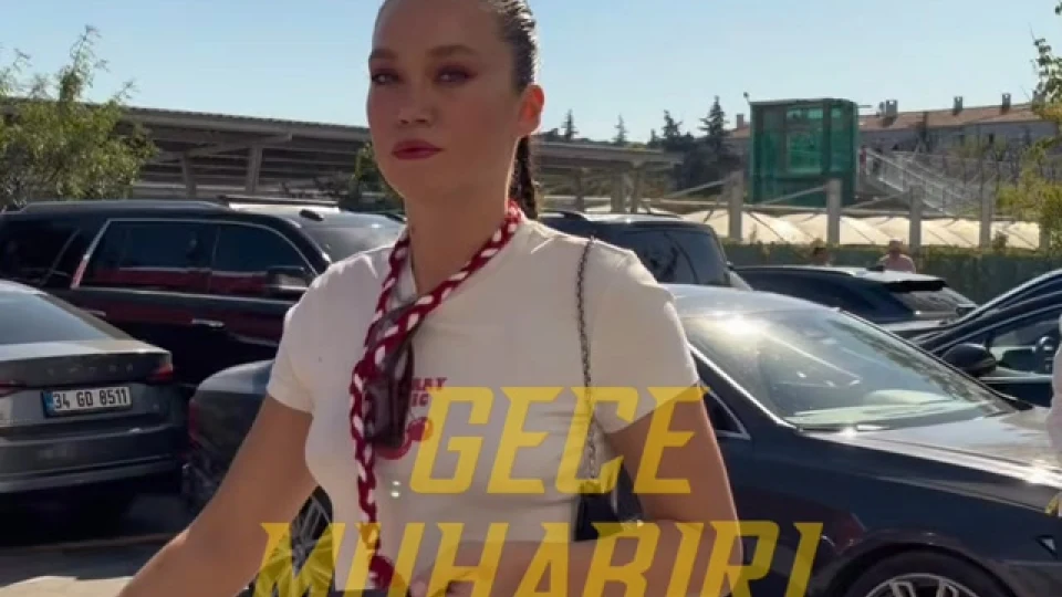 Türkiye - Sırbistan yarı final maçında Melisa Şenolsun, Mehmet Dinçerler, Ceyda Düvenci, Cansu Tosun, Erkan Kolçak Köstendil, Burçin Terzioğlu, Kaan Urgancıoğlu ve Mustafa Mert Koç