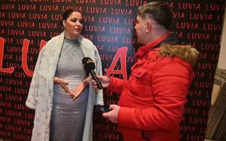 Sanatçı Zara'dan dekolteye bornoz kalkanı